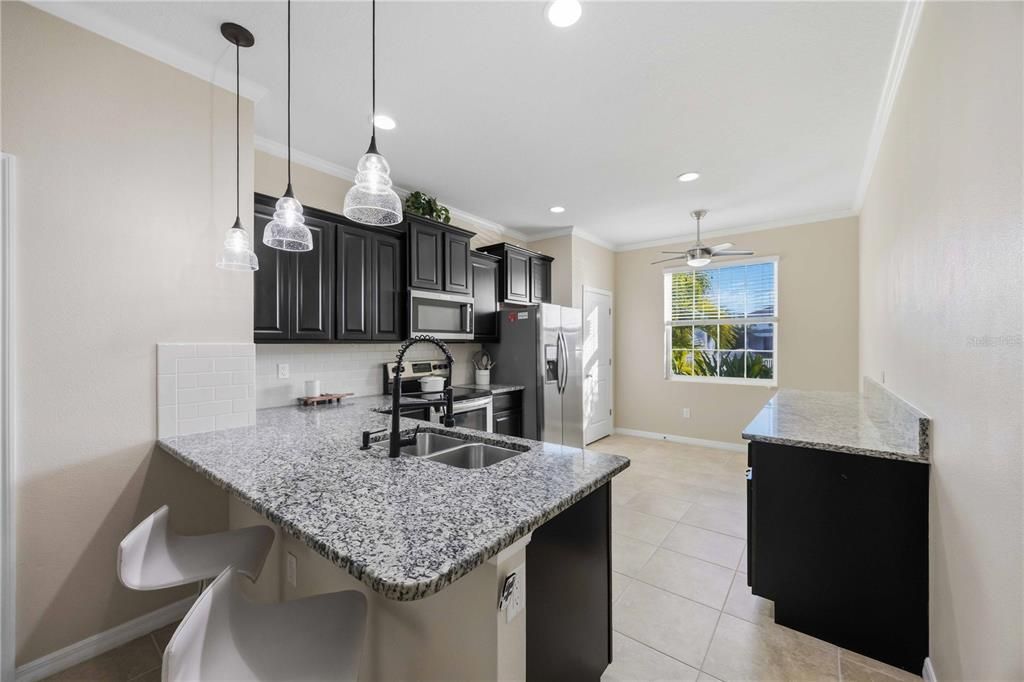 На продажу: $365,000 (3 спален, 2 ванн, 1714 Квадратных фут)