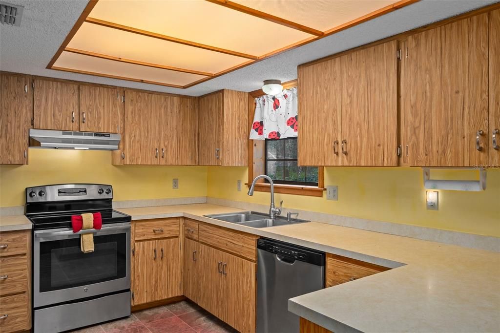 For Sale: $600,000 (3 beds, 2 baths, 2288 Square Feet)