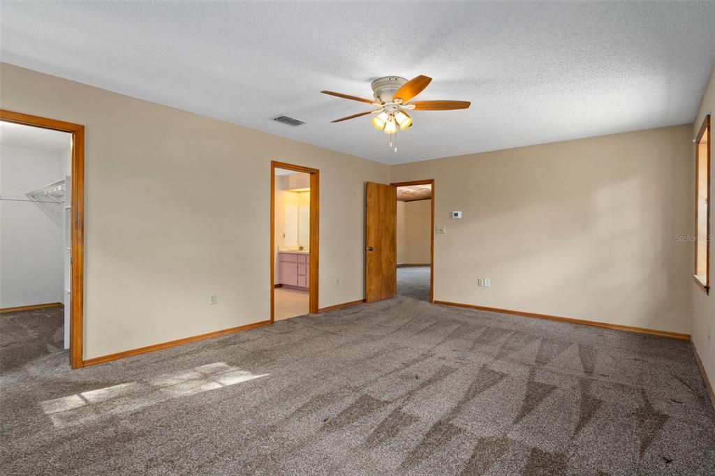 For Sale: $600,000 (3 beds, 2 baths, 2288 Square Feet)