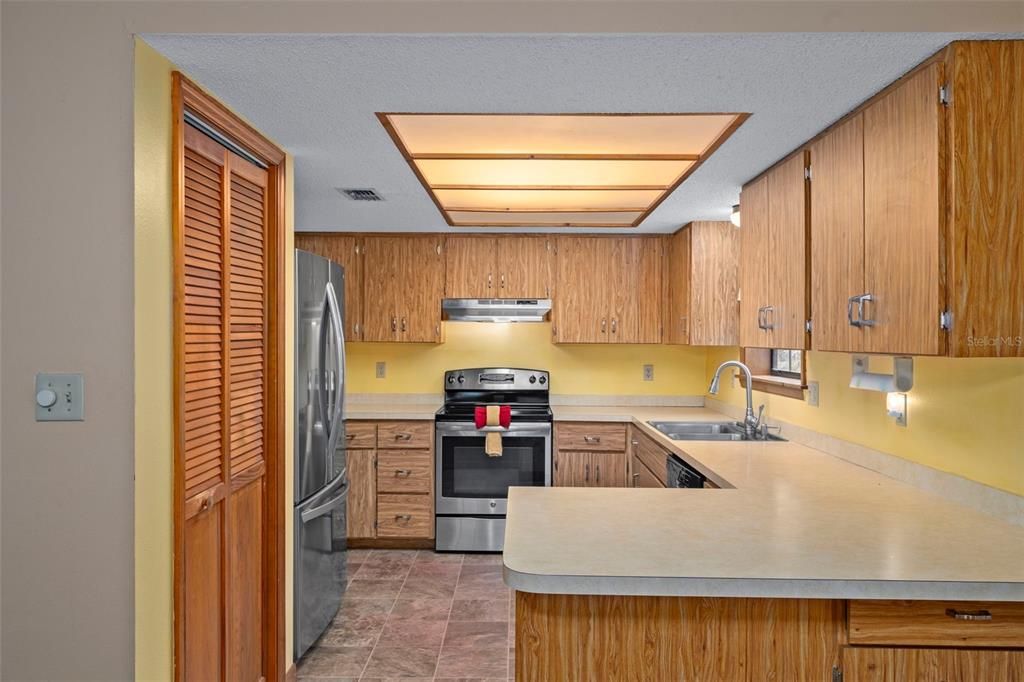 For Sale: $600,000 (3 beds, 2 baths, 2288 Square Feet)