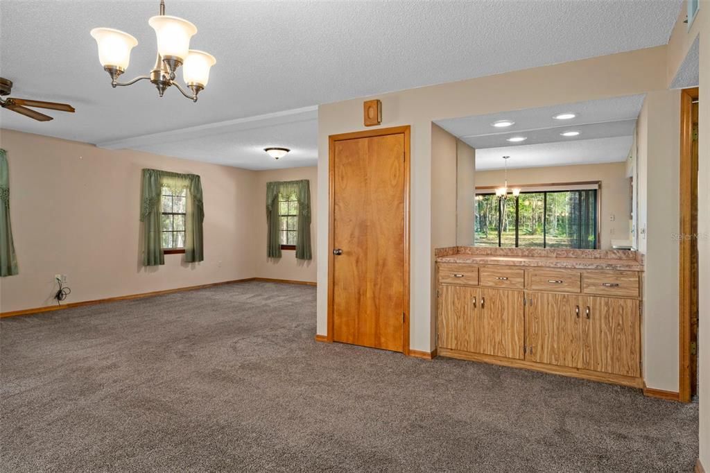 For Sale: $600,000 (3 beds, 2 baths, 2288 Square Feet)