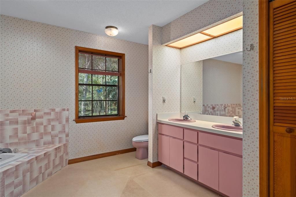 For Sale: $600,000 (3 beds, 2 baths, 2288 Square Feet)