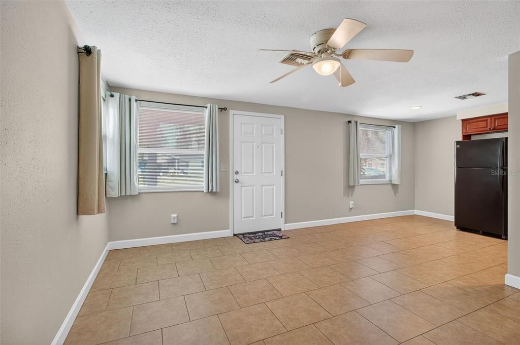 En Venta: $425,000 (4 camas, 0 baños, 1575 Pies cuadrados)