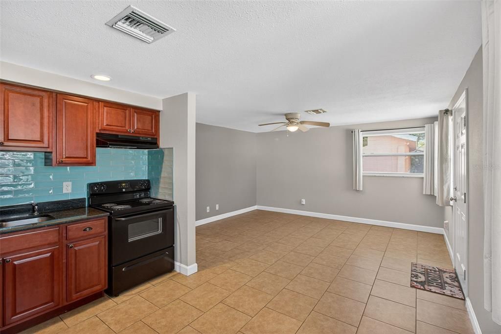 En Venta: $425,000 (4 camas, 0 baños, 1575 Pies cuadrados)