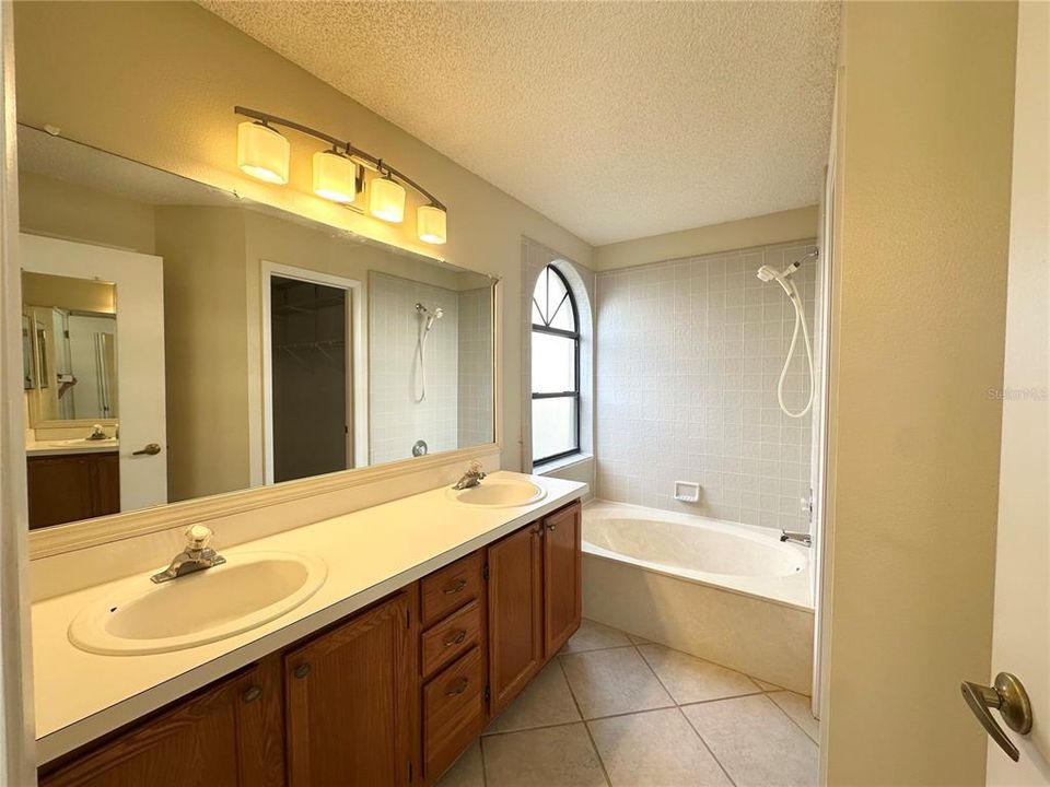 На продажу: $329,000 (3 спален, 2 ванн, 1260 Квадратных фут)