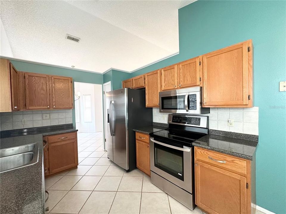 На продажу: $329,000 (3 спален, 2 ванн, 1260 Квадратных фут)