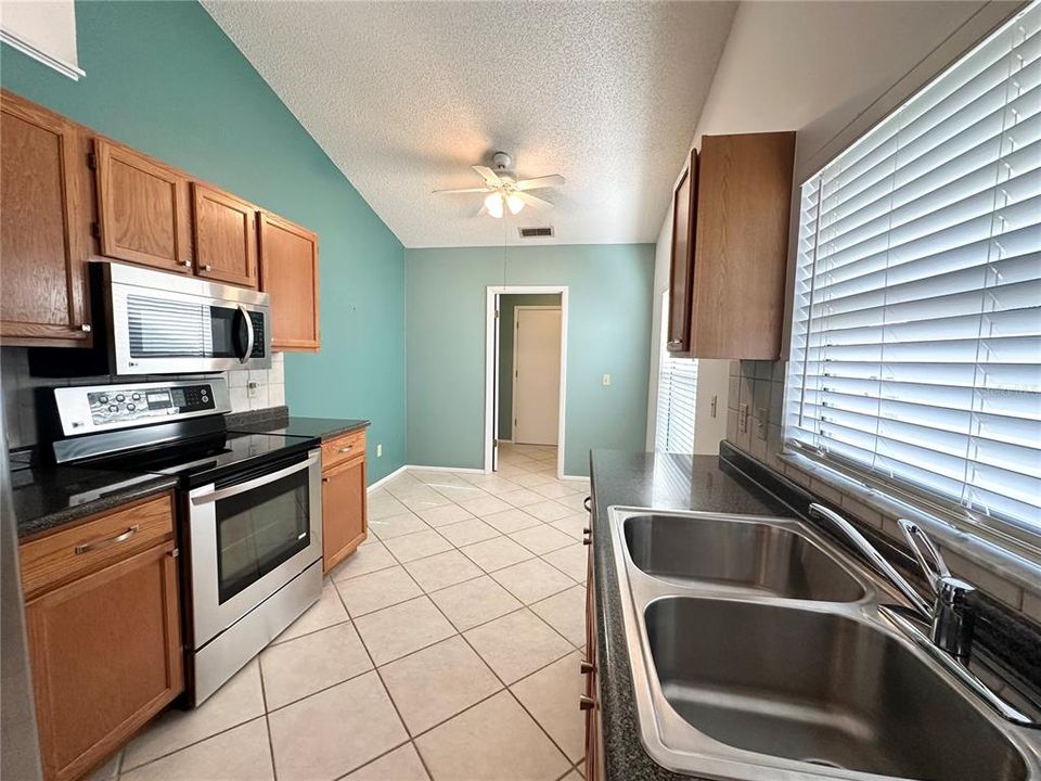 На продажу: $329,000 (3 спален, 2 ванн, 1260 Квадратных фут)