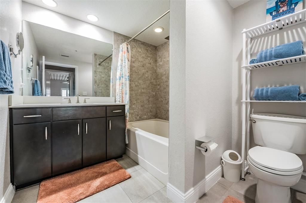 For Sale: $428,000 (2 beds, 2 baths, 1206 Square Feet)