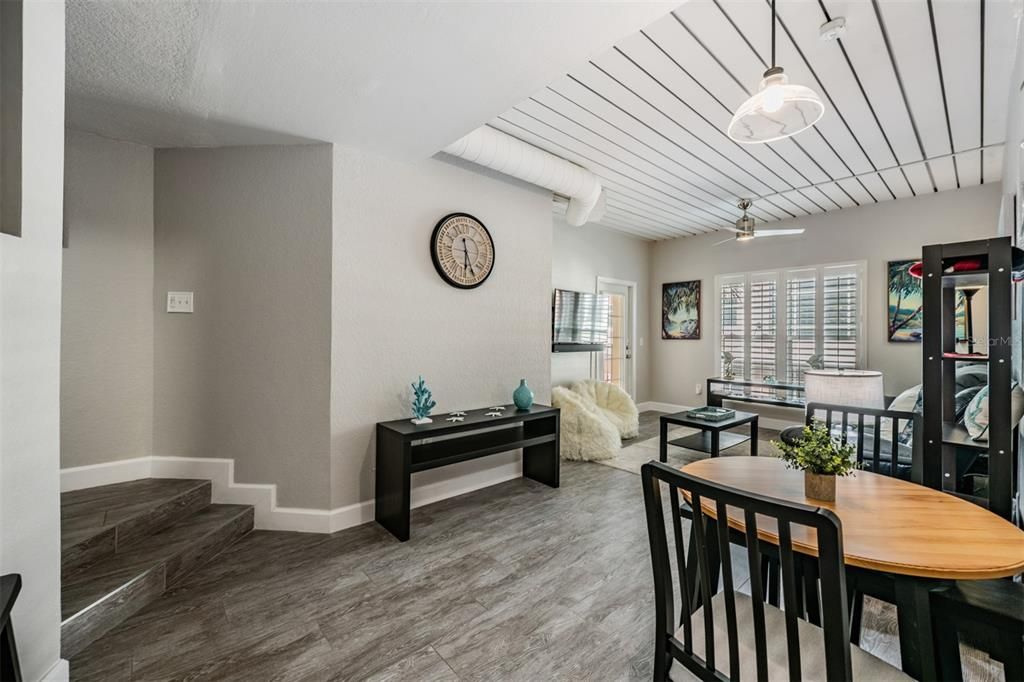 For Sale: $428,000 (2 beds, 2 baths, 1206 Square Feet)