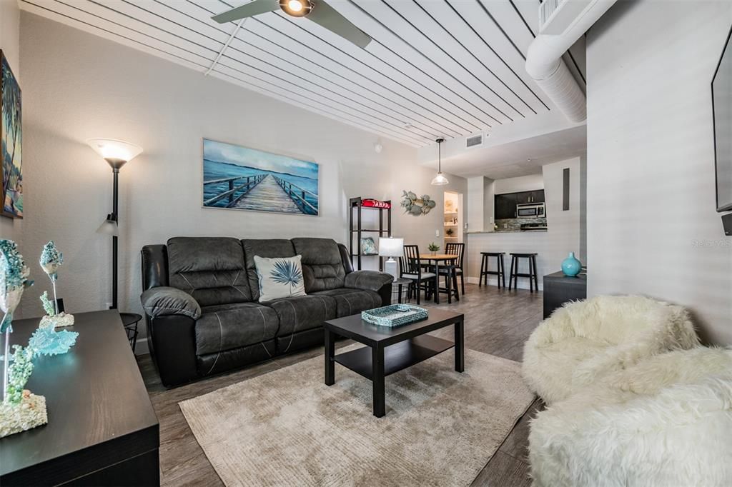 For Sale: $428,000 (2 beds, 2 baths, 1206 Square Feet)