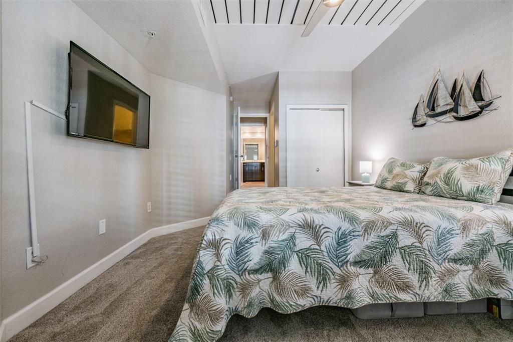 For Sale: $428,000 (2 beds, 2 baths, 1206 Square Feet)