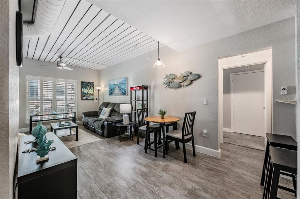 For Sale: $428,000 (2 beds, 2 baths, 1206 Square Feet)