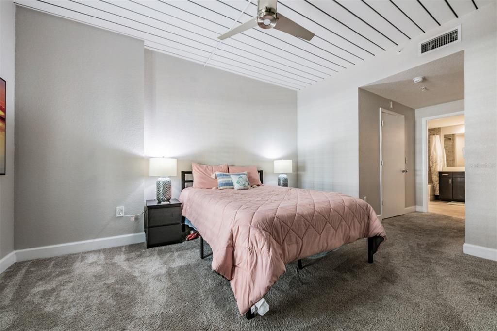 For Sale: $428,000 (2 beds, 2 baths, 1206 Square Feet)