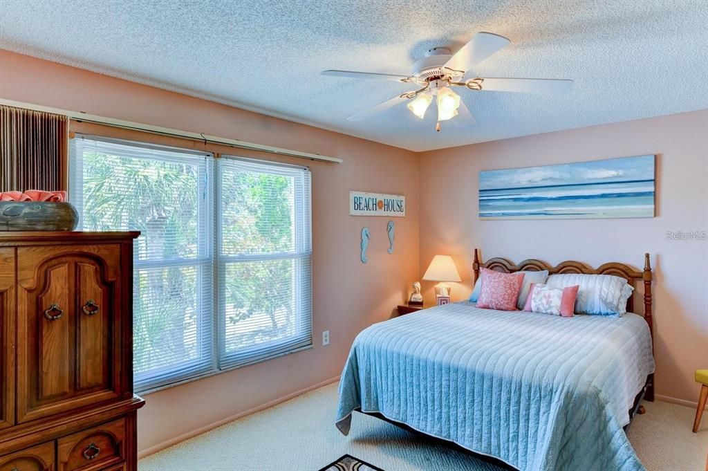 待售: $1,100,000 (4 贝兹, 3 浴室, 2956 平方英尺)