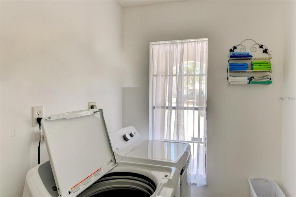 待售: $1,100,000 (4 贝兹, 3 浴室, 2956 平方英尺)