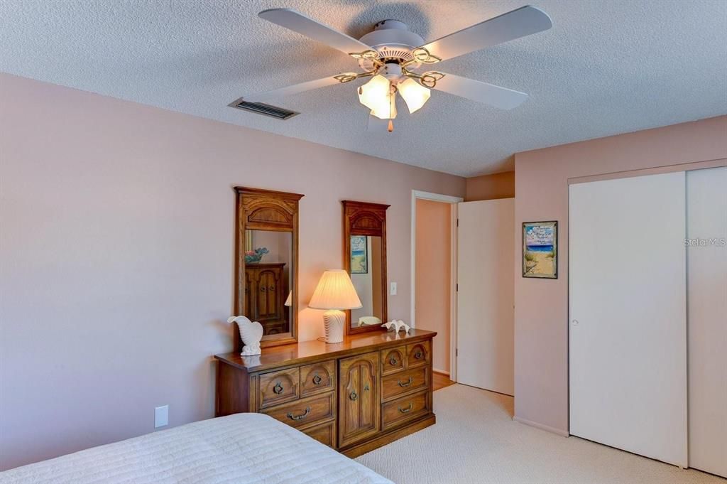 待售: $1,100,000 (4 贝兹, 3 浴室, 2956 平方英尺)