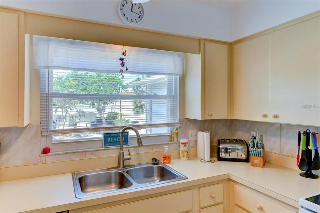 待售: $1,100,000 (4 贝兹, 3 浴室, 2956 平方英尺)