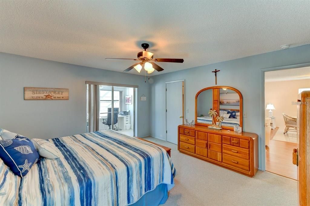 待售: $1,100,000 (4 贝兹, 3 浴室, 2956 平方英尺)