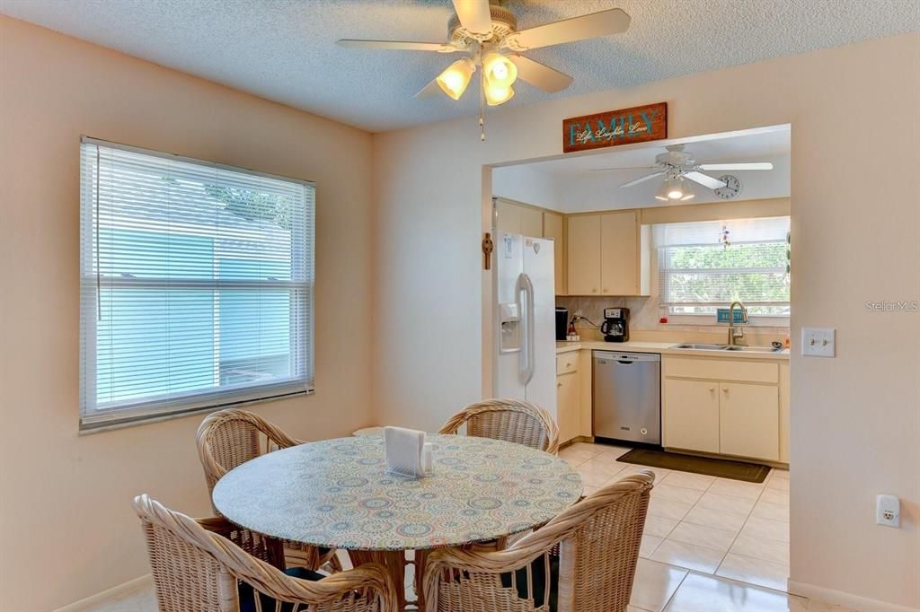 待售: $1,100,000 (4 贝兹, 3 浴室, 2956 平方英尺)