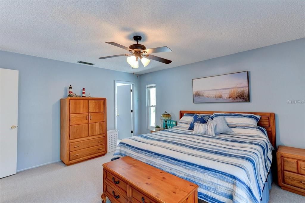 待售: $1,100,000 (4 贝兹, 3 浴室, 2956 平方英尺)