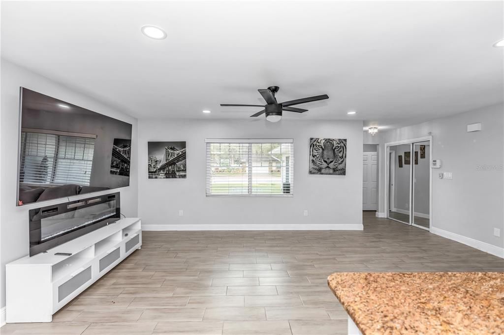 待售: $480,000 (4 贝兹, 3 浴室, 1809 平方英尺)