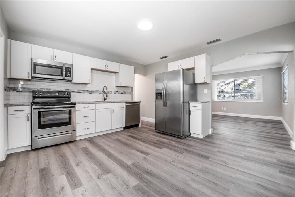 En Venta: $470,000 (3 camas, 2 baños, 1351 Pies cuadrados)