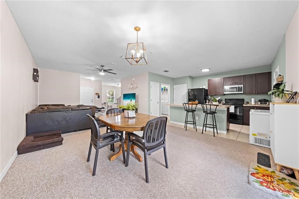 En Venta: $300,000 (3 camas, 2 baños, 1852 Pies cuadrados)