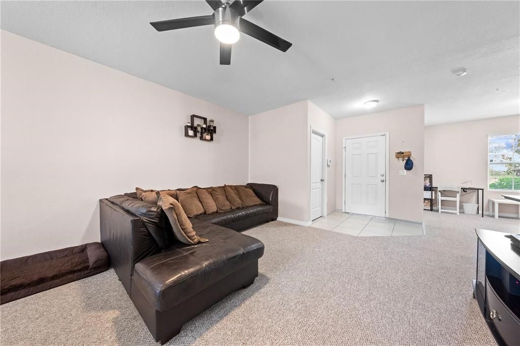 En Venta: $300,000 (3 camas, 2 baños, 1852 Pies cuadrados)