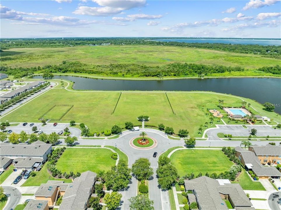 En Venta: $300,000 (3 camas, 2 baños, 1852 Pies cuadrados)