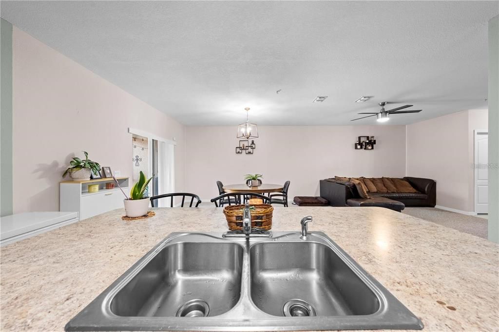 En Venta: $300,000 (3 camas, 2 baños, 1852 Pies cuadrados)