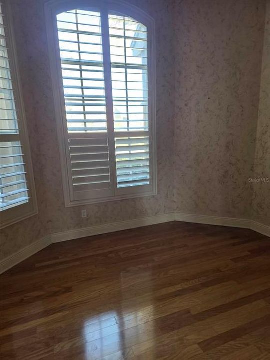 For Sale: $1,300,000 (5 beds, 4 baths, 3972 Square Feet)