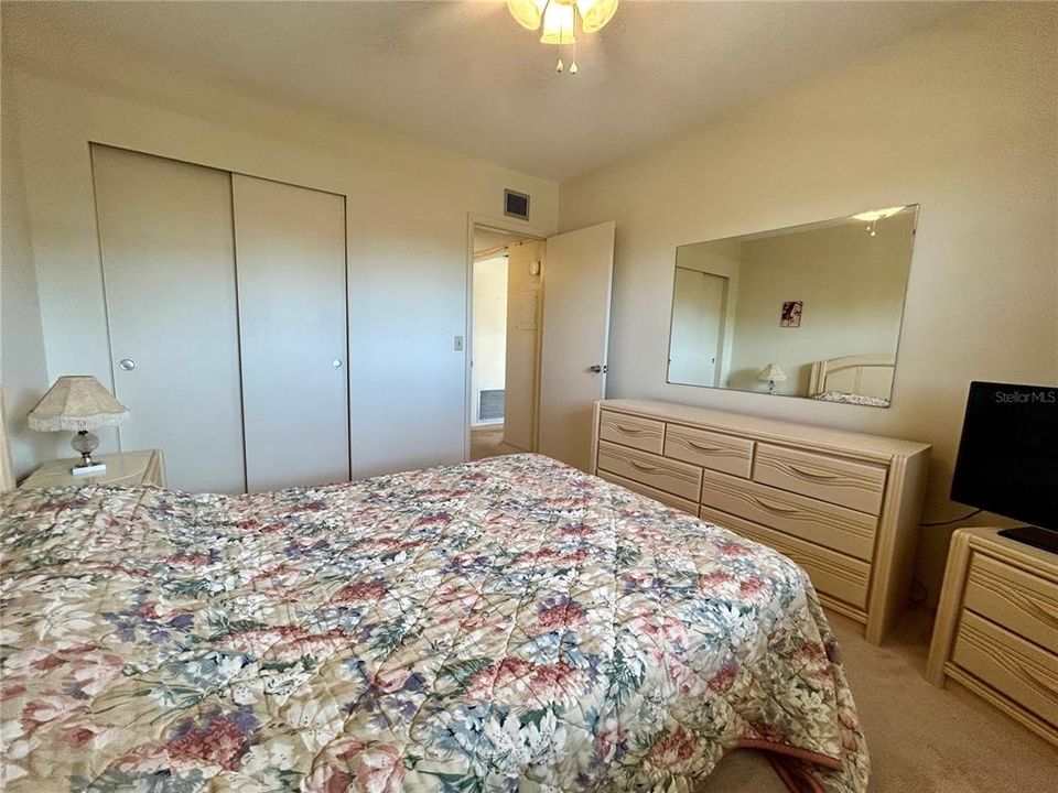 For Sale: $149,900 (2 beds, 2 baths, 1100 Square Feet)