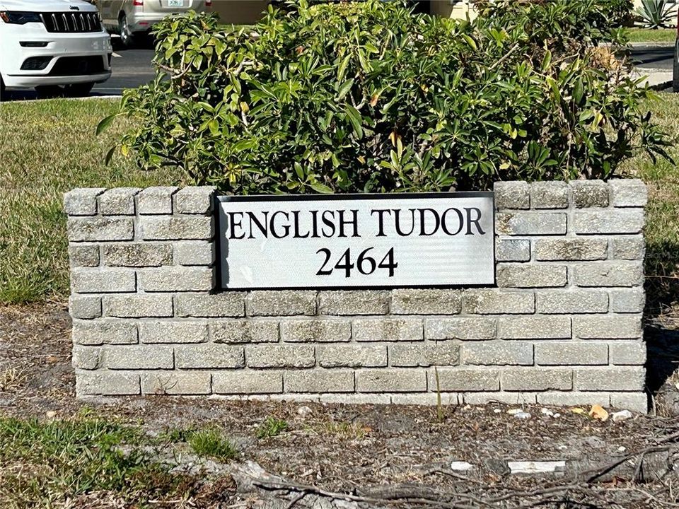 For Sale: $149,900 (2 beds, 2 baths, 1100 Square Feet)