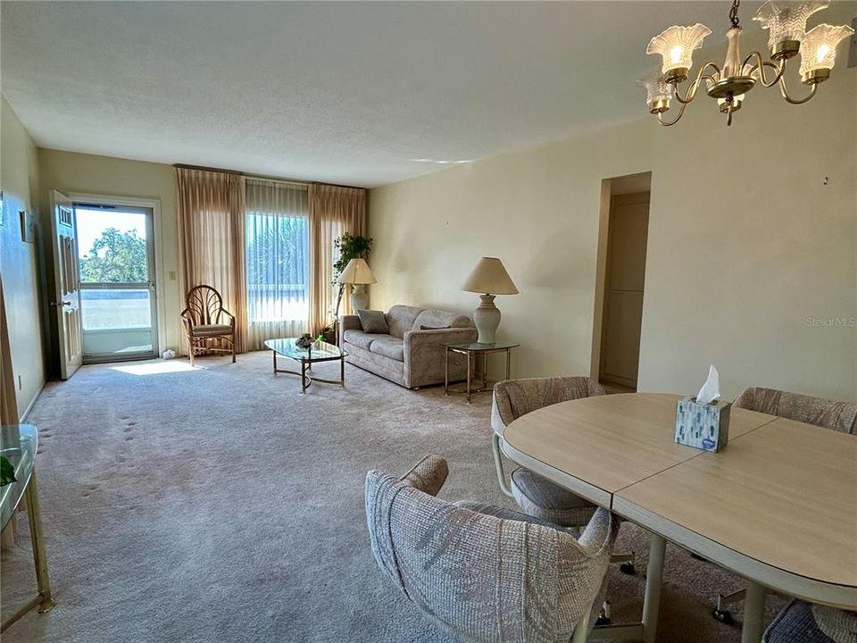 For Sale: $149,900 (2 beds, 2 baths, 1100 Square Feet)