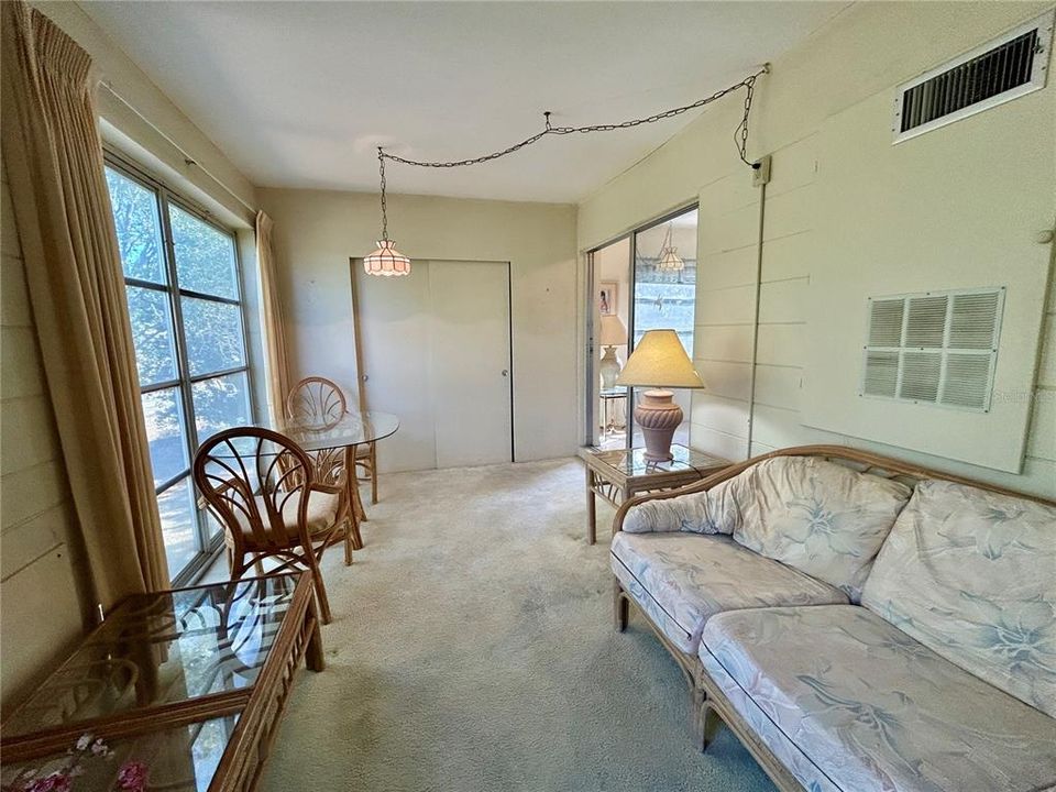 For Sale: $149,900 (2 beds, 2 baths, 1100 Square Feet)