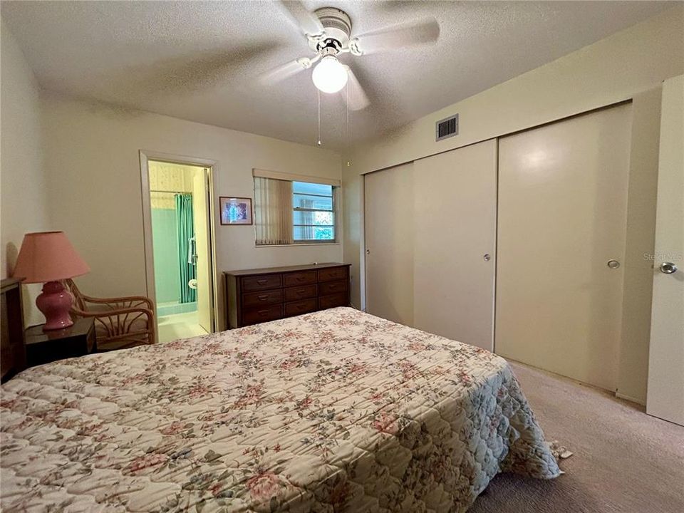 For Sale: $149,900 (2 beds, 2 baths, 1100 Square Feet)