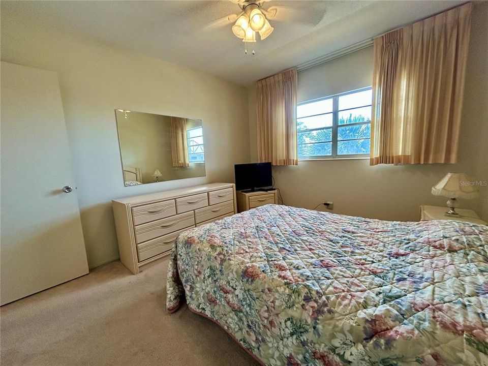 For Sale: $149,900 (2 beds, 2 baths, 1100 Square Feet)