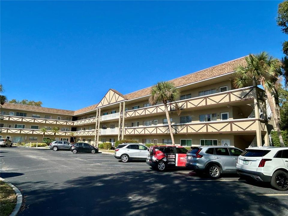 For Sale: $149,900 (2 beds, 2 baths, 1100 Square Feet)