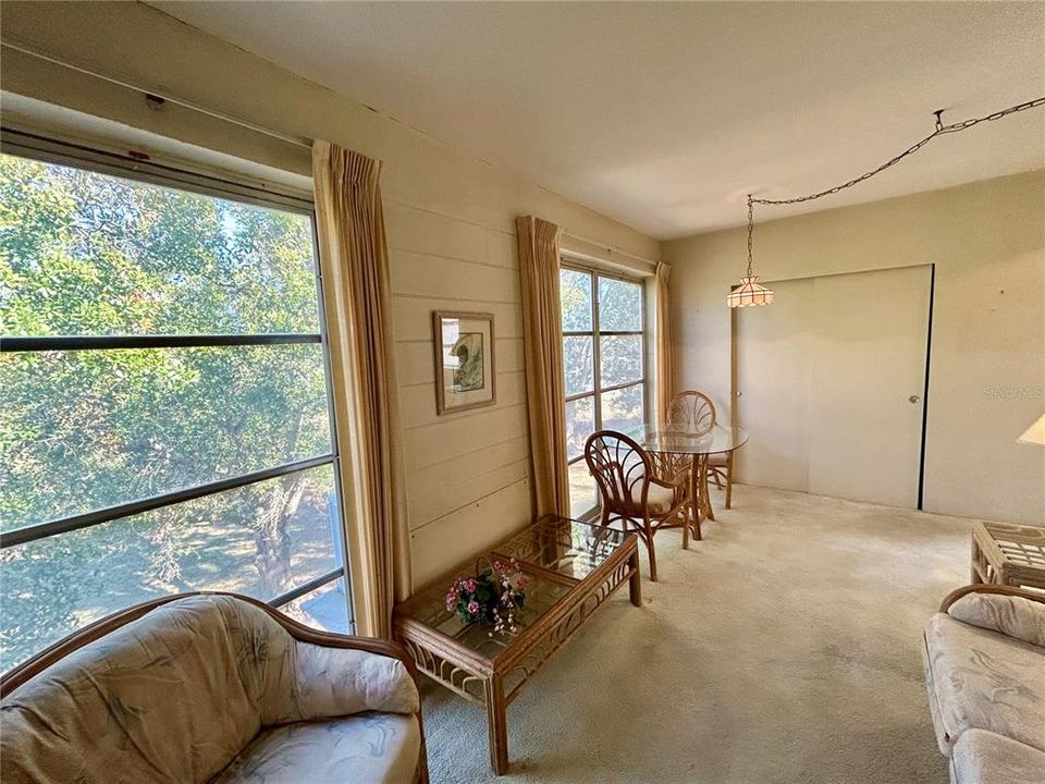 For Sale: $149,900 (2 beds, 2 baths, 1100 Square Feet)