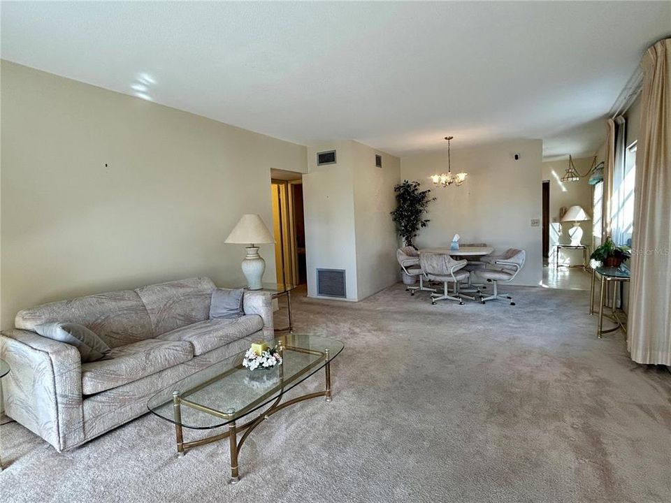 For Sale: $149,900 (2 beds, 2 baths, 1100 Square Feet)