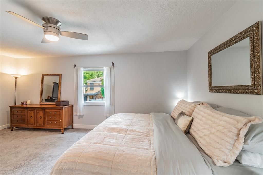 出租: $2,900 (2 贝兹, 2 浴室, 1380 平方英尺)