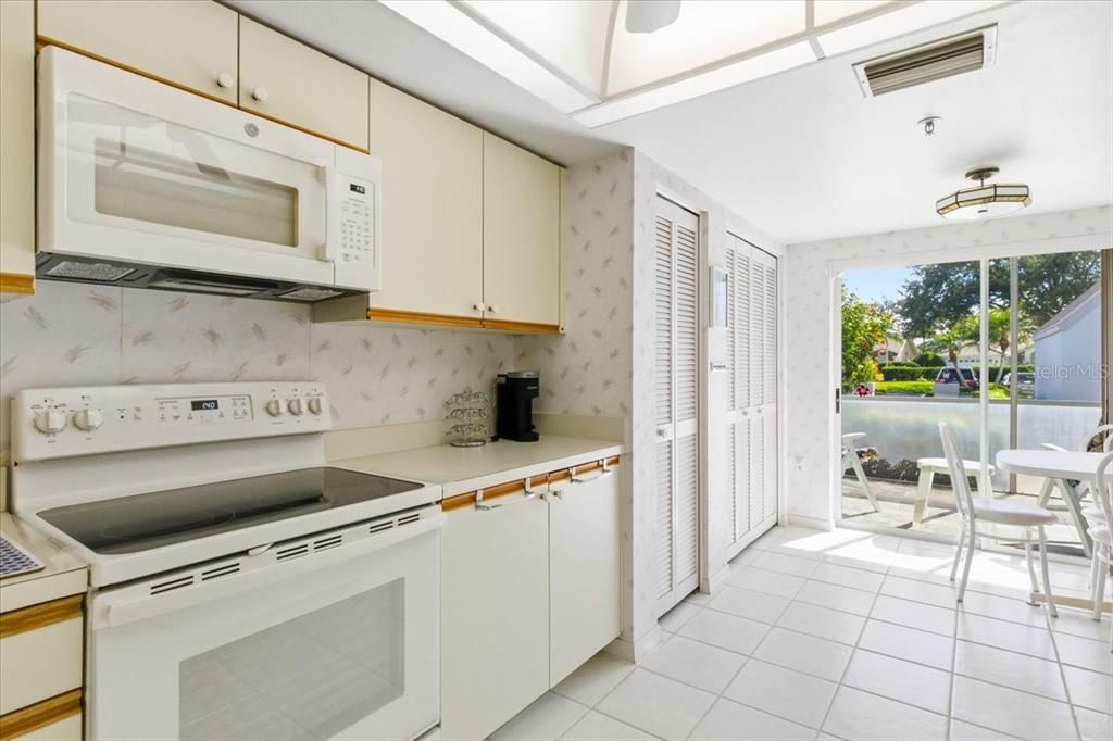 待售: $205,000 (2 贝兹, 2 浴室, 1202 平方英尺)