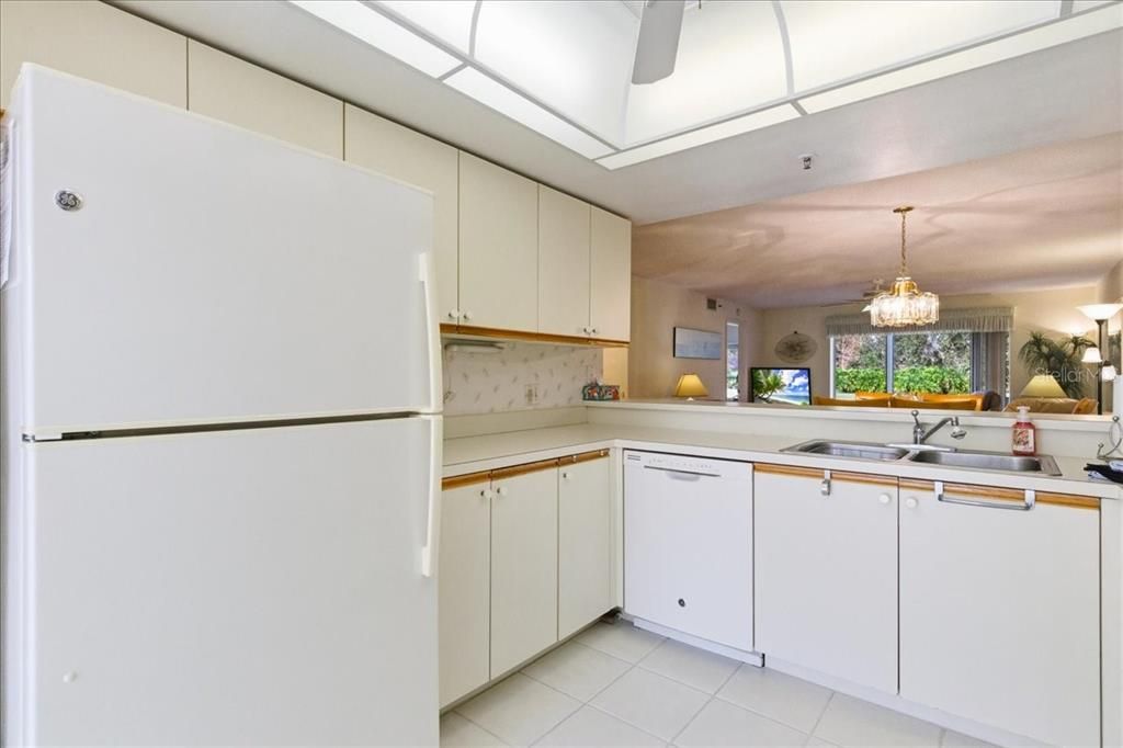 待售: $205,000 (2 贝兹, 2 浴室, 1202 平方英尺)