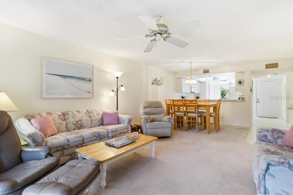 待售: $205,000 (2 贝兹, 2 浴室, 1202 平方英尺)