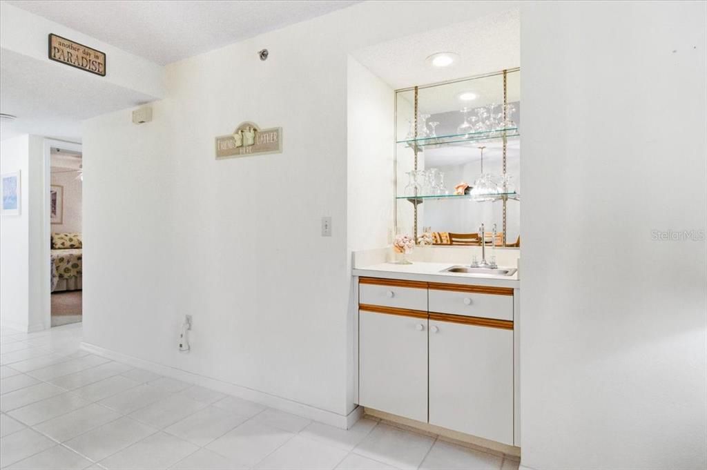 待售: $205,000 (2 贝兹, 2 浴室, 1202 平方英尺)