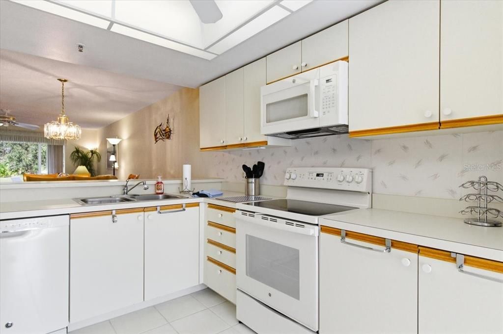 待售: $205,000 (2 贝兹, 2 浴室, 1202 平方英尺)