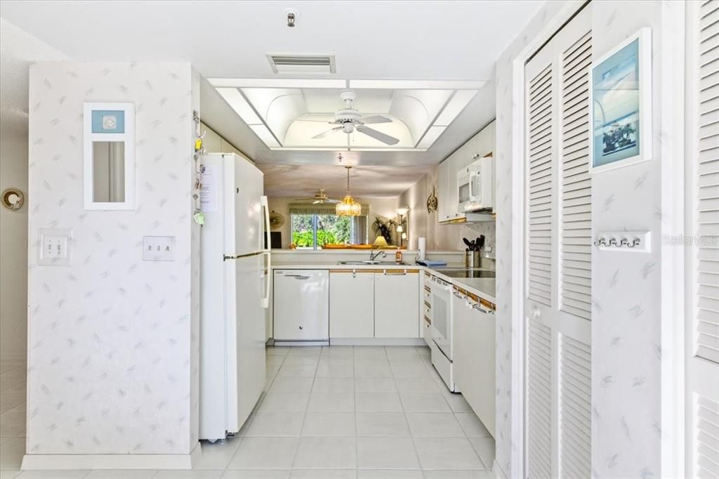 待售: $205,000 (2 贝兹, 2 浴室, 1202 平方英尺)