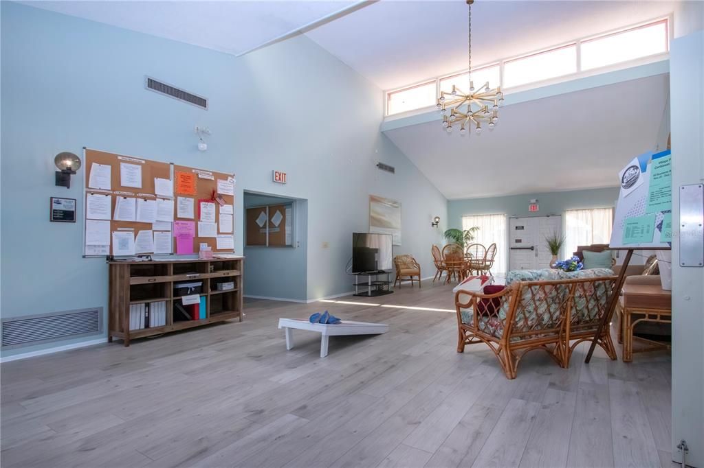 For Sale: $155,600 (2 beds, 1 baths, 1023 Square Feet)