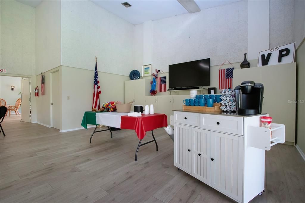 For Sale: $155,600 (2 beds, 1 baths, 1023 Square Feet)