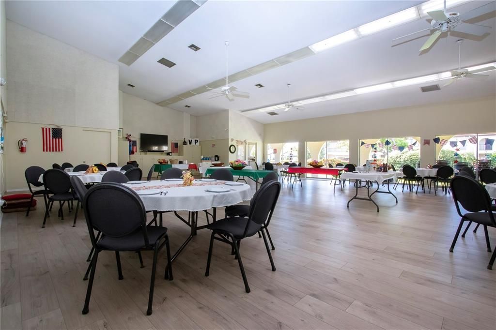 For Sale: $155,600 (2 beds, 1 baths, 1023 Square Feet)